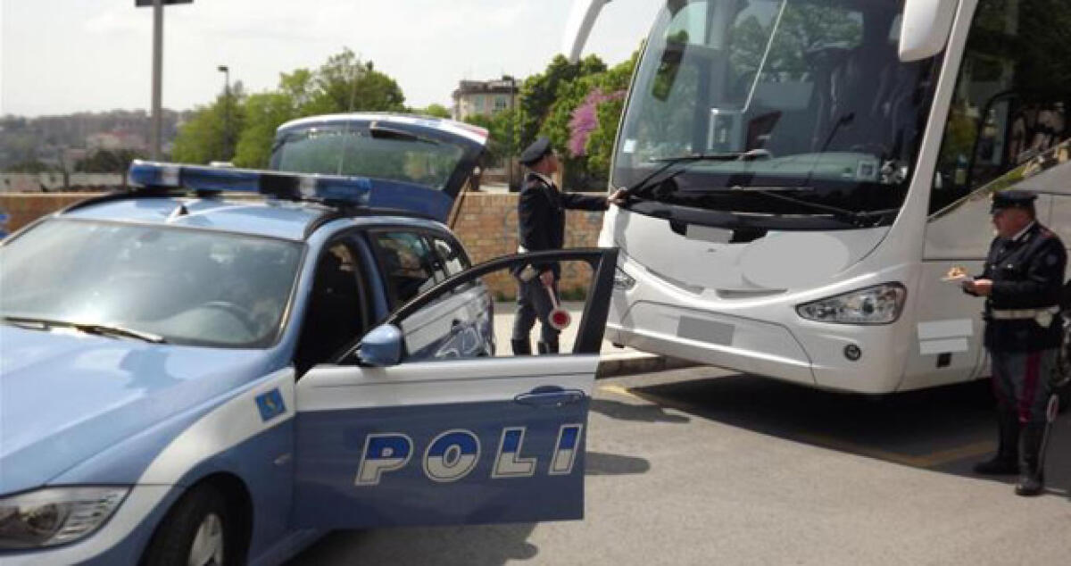 50 euro per "comprare" il silenzio dei poliziotti, condannato conducente bus - 
