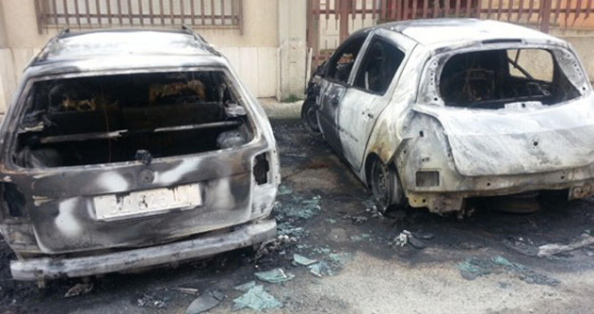 Si torna ad incendiare, in fiamme le auto di pescivendolo e casalinga - 