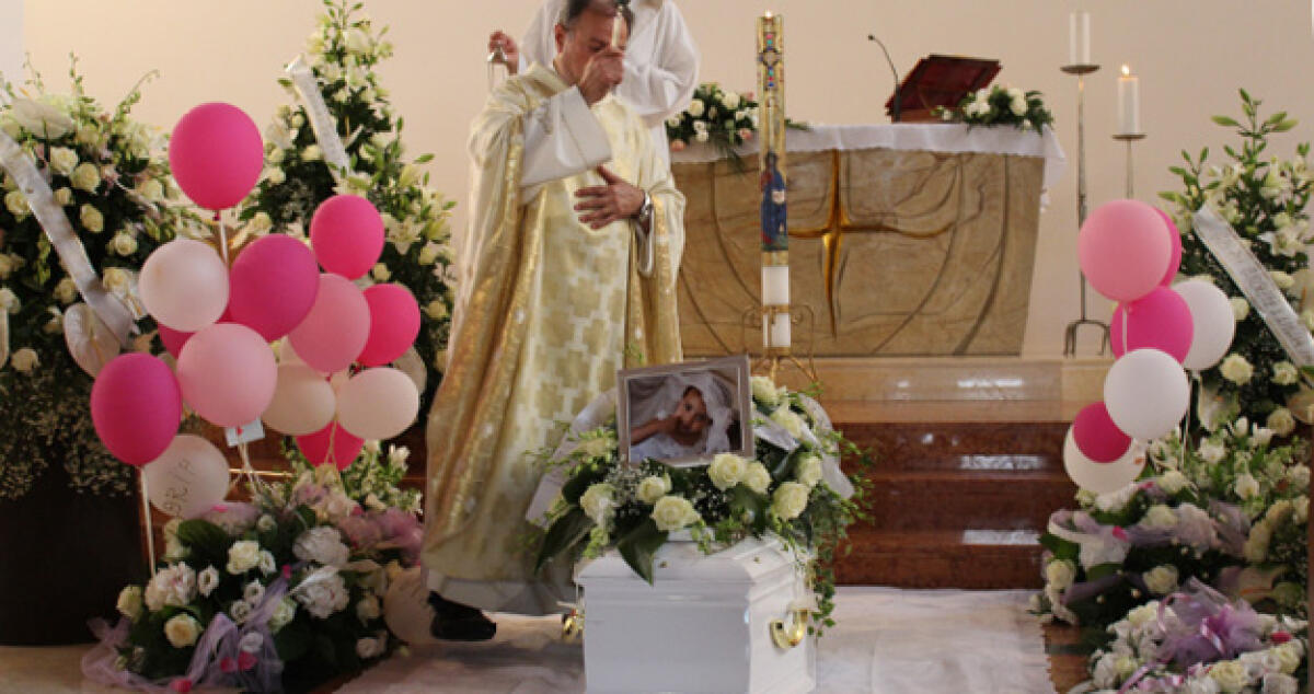 Gloria ringraziava i medici che l'hanno uccisa, don Enzo: una morte infame - 