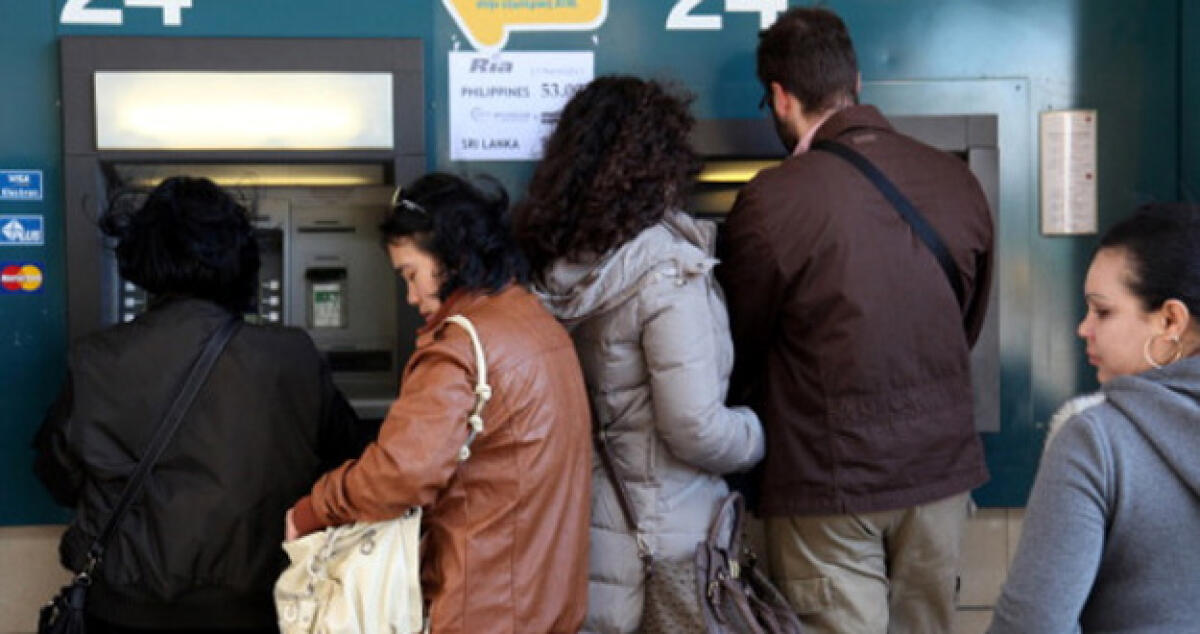 Lavoratori non pagati e la loro banca autorizza le scoperture: Effetti della crisi - 