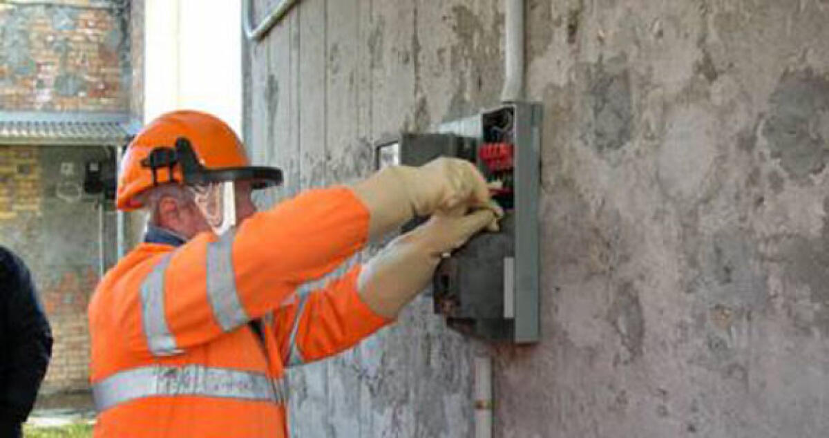 Allacciano anche le abitazioni abusive, multe salate per Caltaqua ed Enel - 