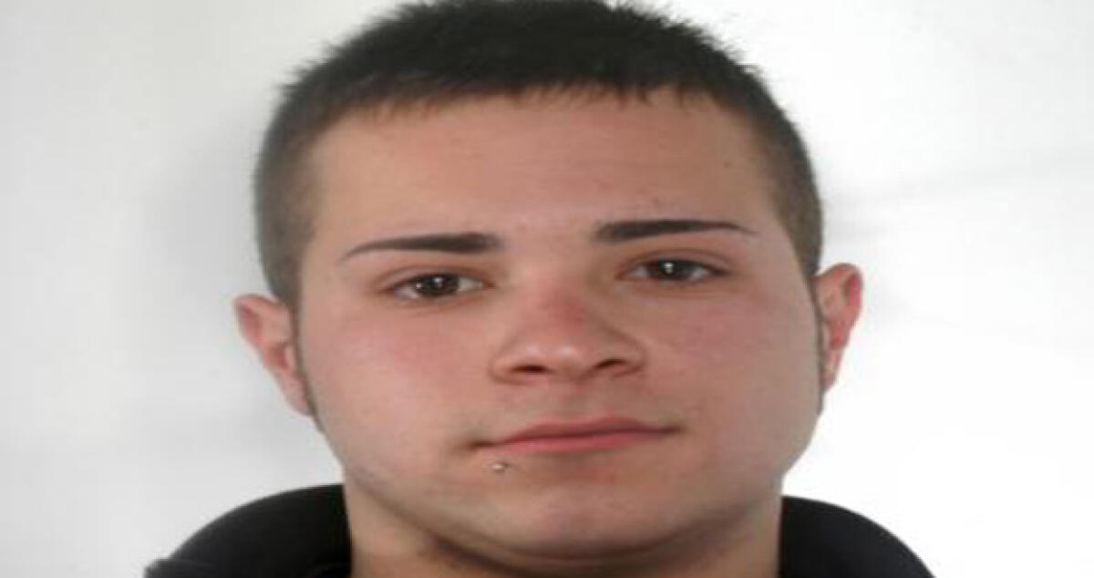 Devasta abitazione minacciando familiari: Arrestato e trasferito in psichiatria - 