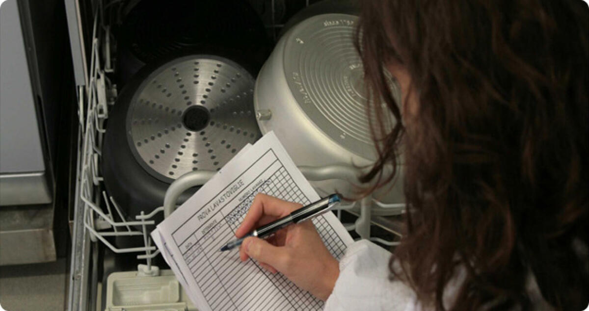 Padelle tossiche, controlli in diverse rivendite: Prodotti realizzati in Cina - 