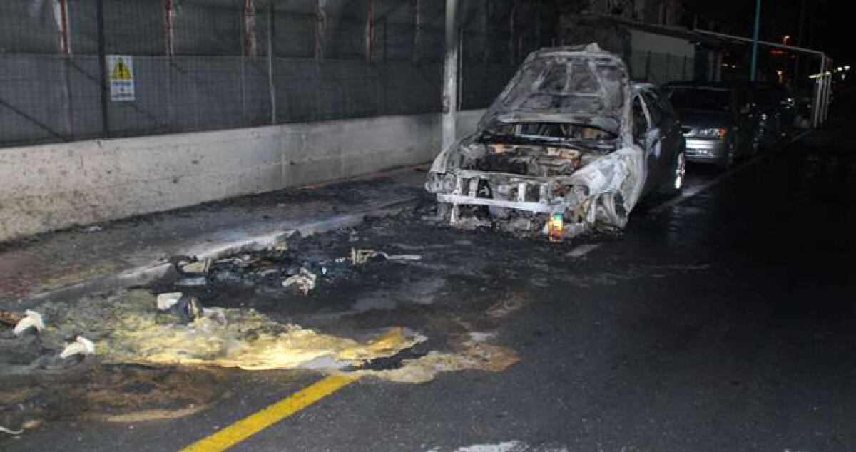 Un altro rogo distrugge l'auto di un operaio: Paura in via Pergusa - 