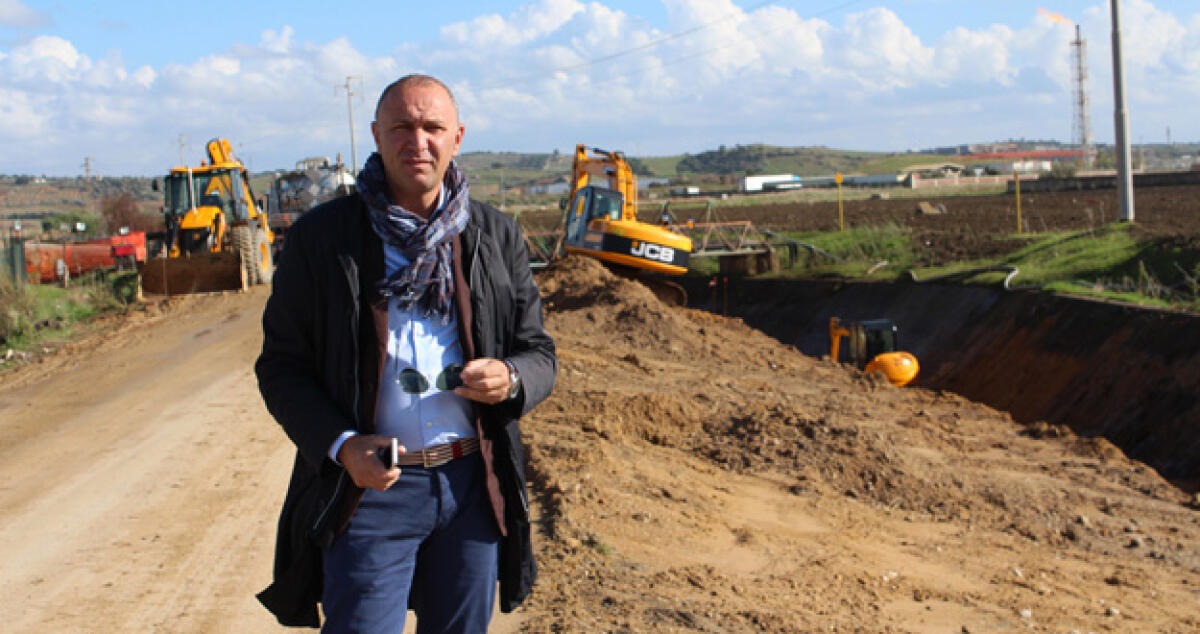 Si rompe una condotta petrolifera dell'Eni, sversato olio in un canale artificiale - 