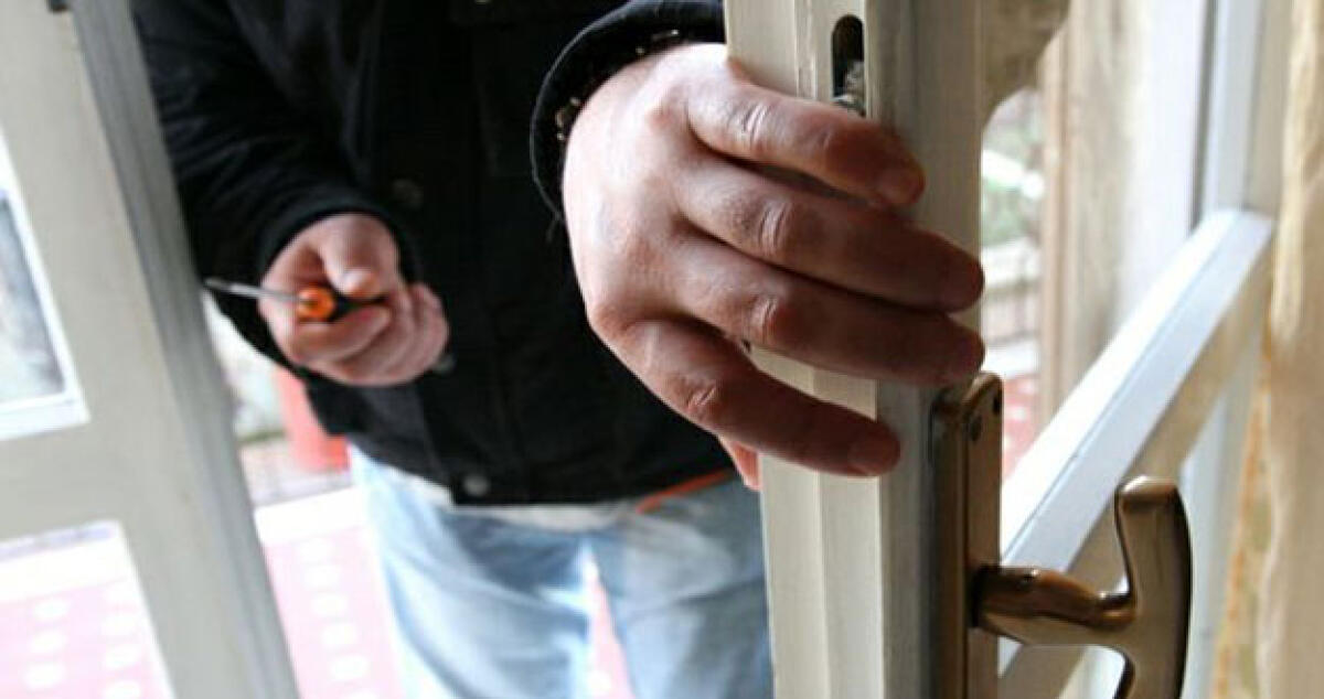 "Ripulì" un'abitazione, incastrato da impronte digitali: Condannato a 3 anni - 