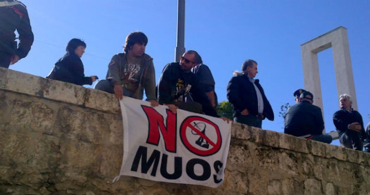 Blitz No Muos contro mezzi Usa: Vernice sui veicoli militari VIDEO - 