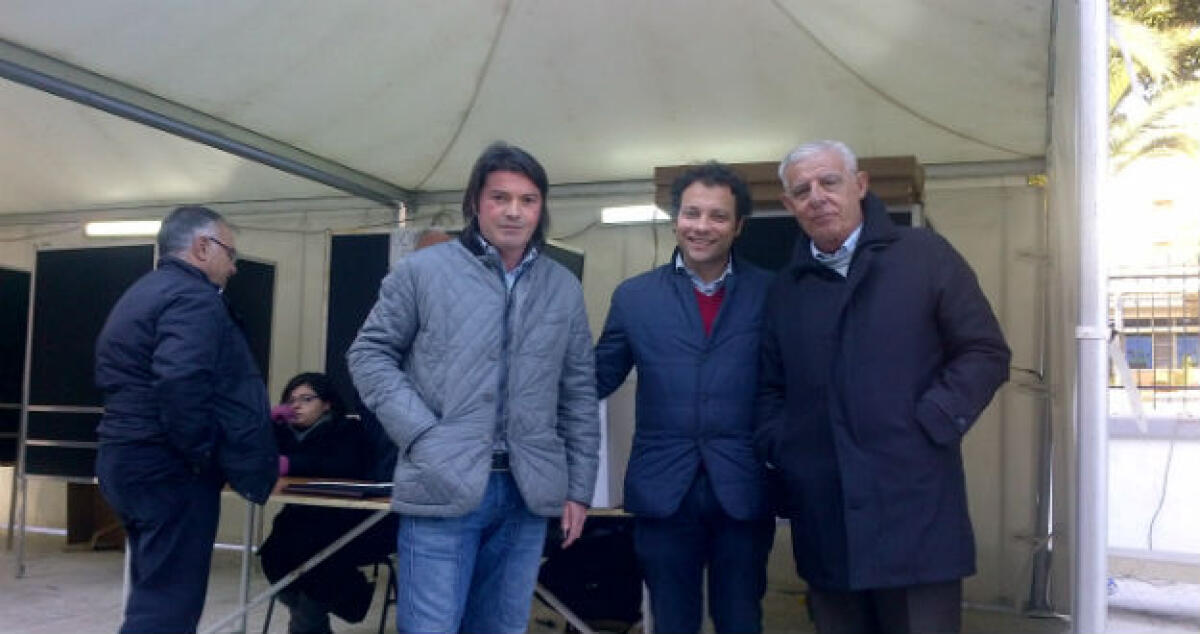 Primarie Pd, i verdetti dai gazebo di via Palazzi: Renzi vince con distacco - 