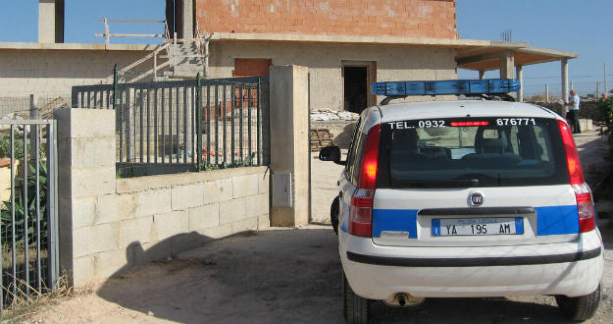 Abusivismo edilizio, nel mirino dei controlli anche un mobilificio - 