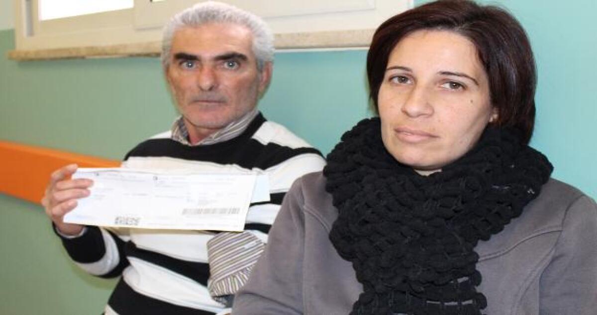 Torna a casa e trova tre tecnici del gas che gli staccano l'utenza del metano - 