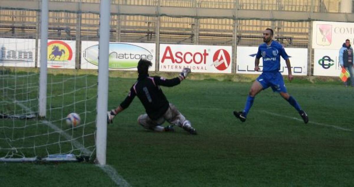 Gela esagerato, 9 gol al Castel di Judica con lo show di Felice Mezzasalma - 