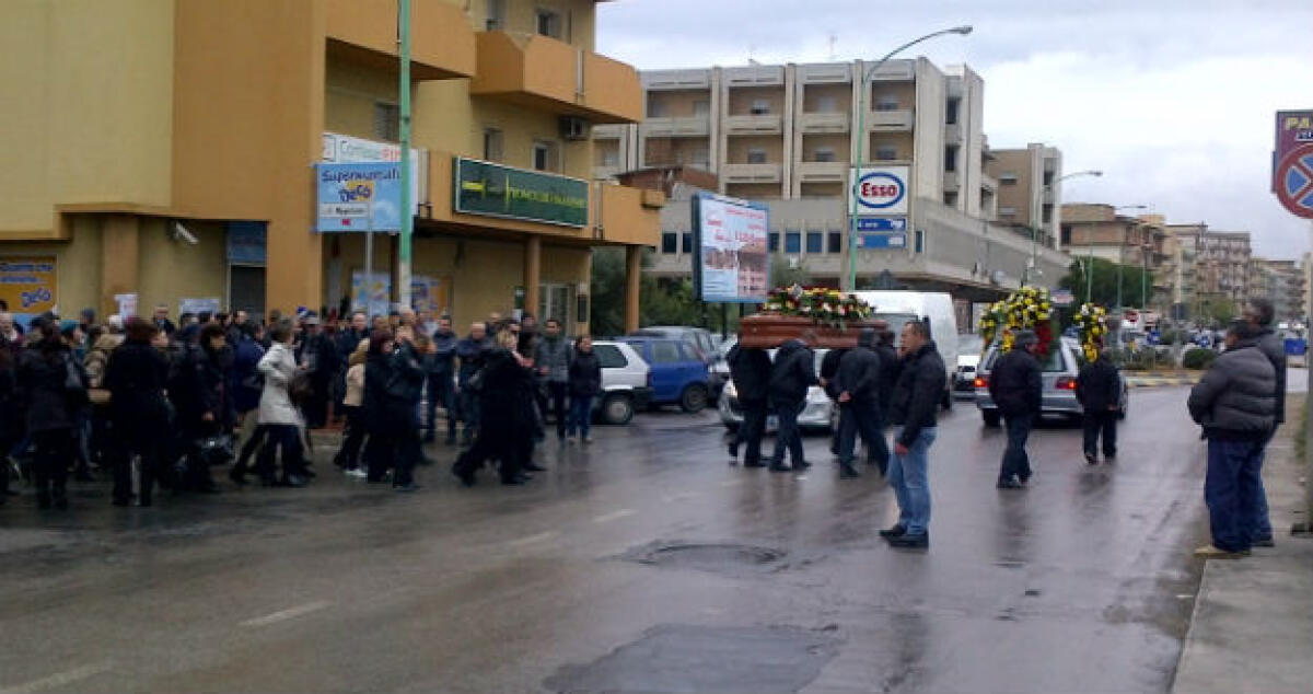 Funerali Franco Russo: Lungo corteo per ricordarlo partito dal bar Raquette - 