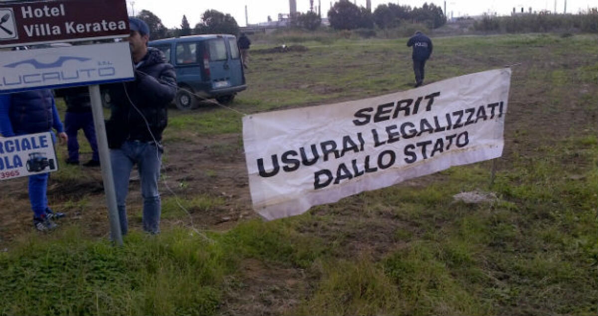 Danneggiò la vetrina di una tabaccheria, a giudizio attivista dei Forconi - 