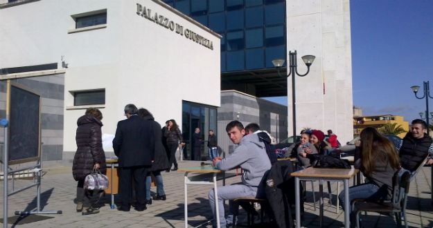 Studenti-tribunale1.jpg