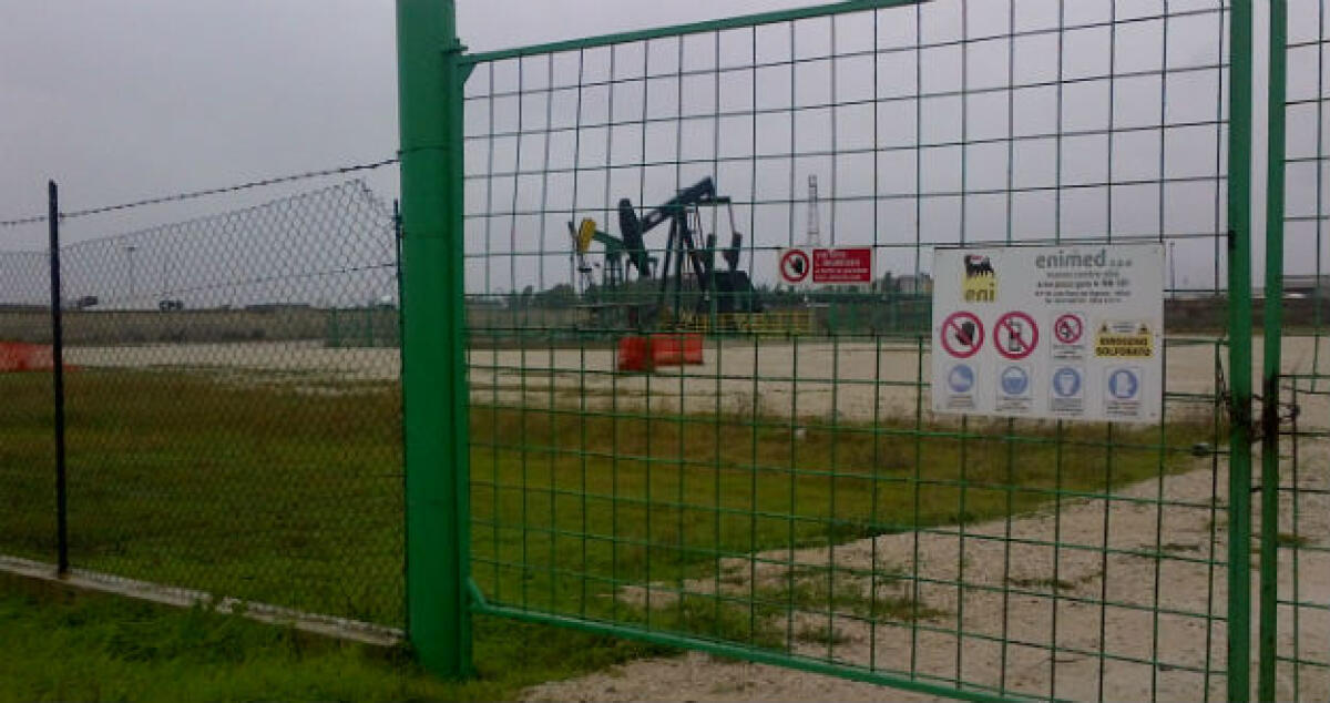 Fuoriuscite di gasolio da una linea Enimed, interdetta un'intera area - 