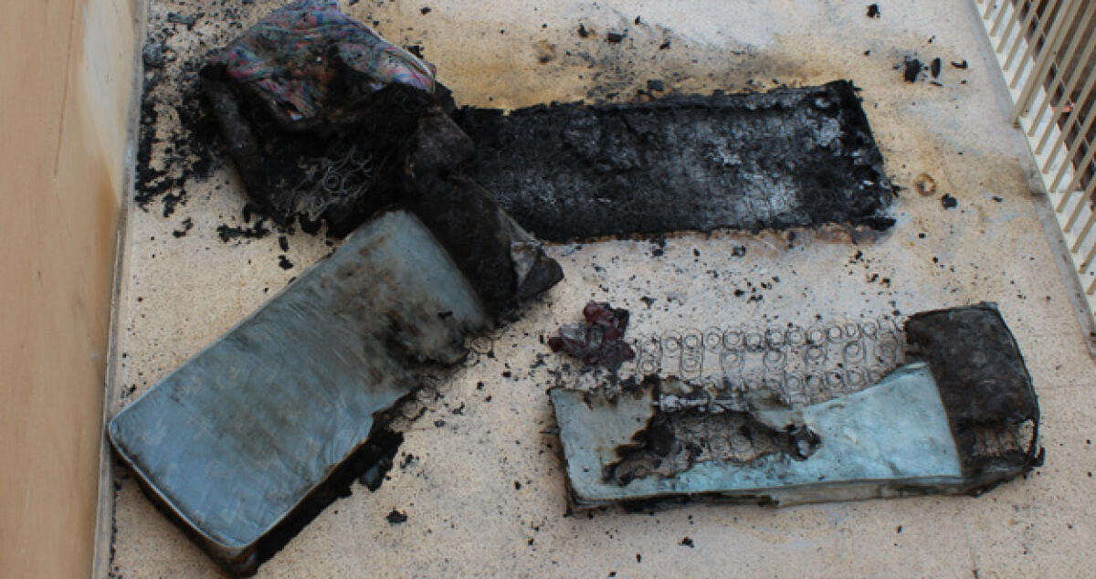 Rivolta dei rifugiati politici all'Ipab: incendiati i materassi per protesta - 