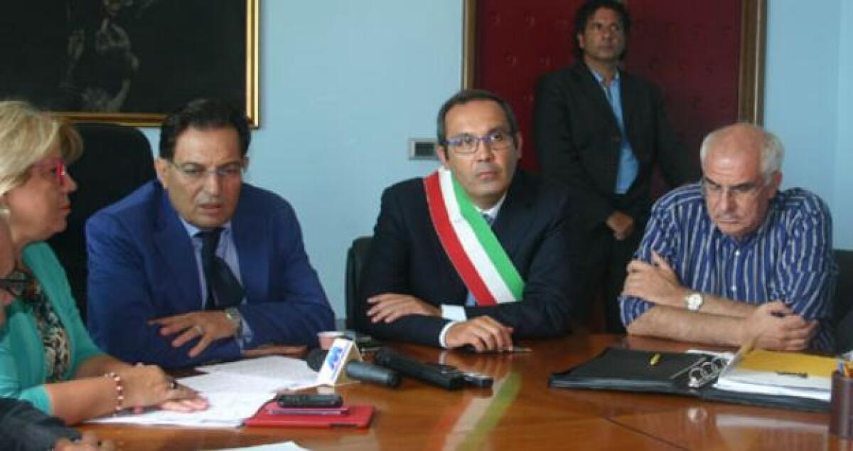 Crocetta: "Da criminali caricare i debiti delle province ai nuovi consorzi" -