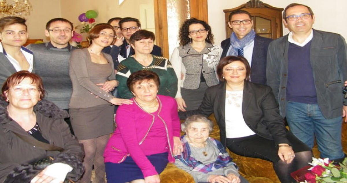 Politica locale in festa per i cento anni della vedova del sindaco Salpietro -