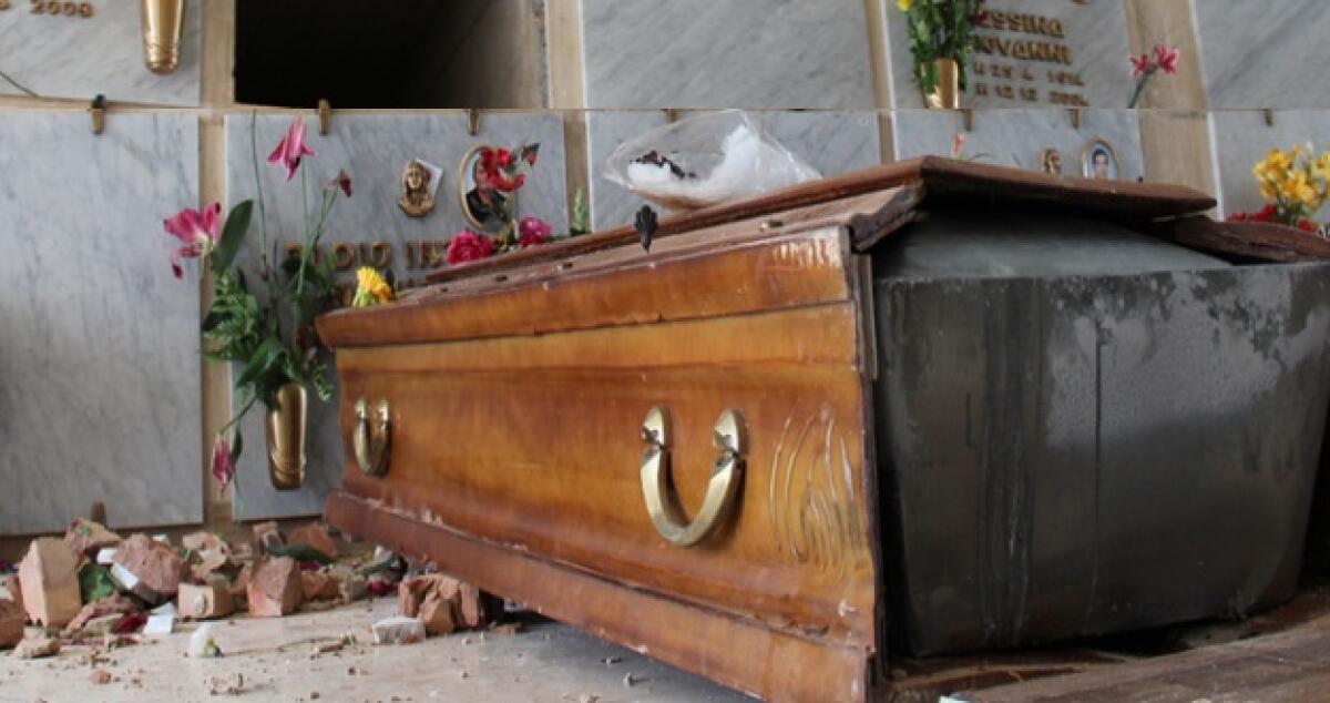 Orrore al cimitero Farello, profanata una tomba di uomo morto 12 anni fa - 