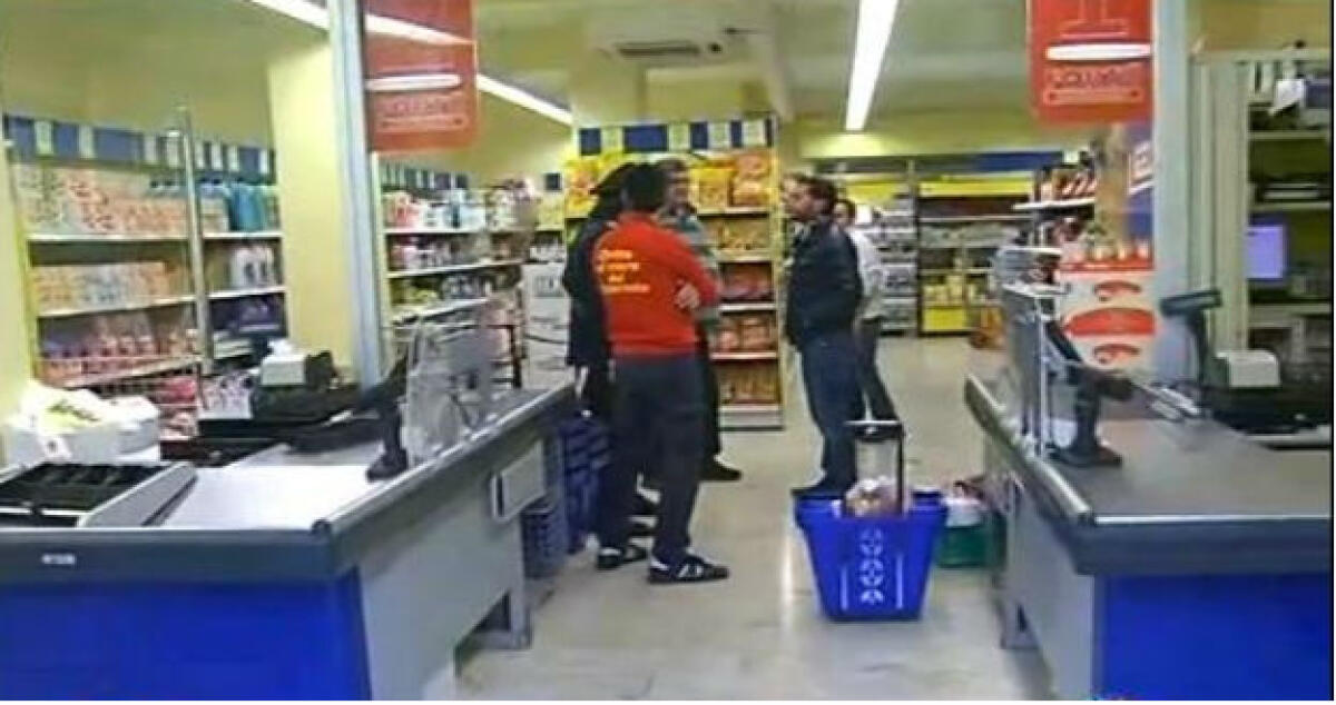 Incastrato dalle telecamere, arrestato uno dei tre rapinatori del Forté: ha 17 anni - Venne rapinato il market Fortè di via Morselli