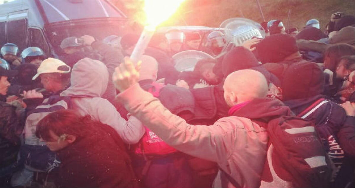 Corteo contro il Muos: Scontri e alcuni contusi davanti la base Usa -