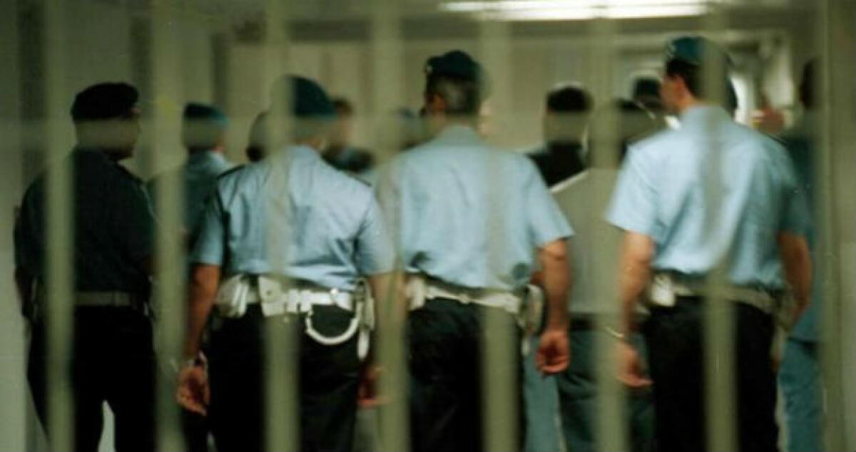 "Ha un familiare malato", Ministero bocciato: Il caso di una guardia carceraria -