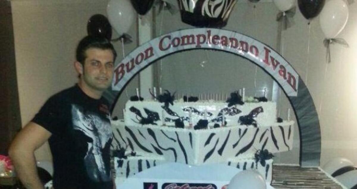 Torta record da 80 chili per festeggiare il trentunesimo compleanno -