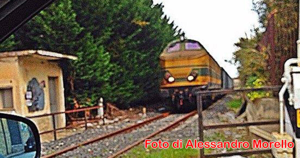 Sbarre alzate ma il treno passa: un'altra segnalazione arriva da via Butera -