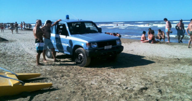 polizia-spiaggia-1.jpg