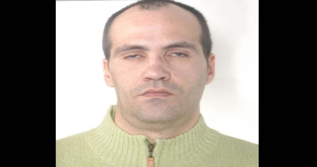 Entra in casa di un anziano chiudendolo dentro lo sgabuzzino, arrestato -