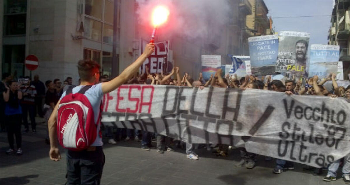 La città non si ferma ma i No Peos marciano contro lo scempio FOTO - 
