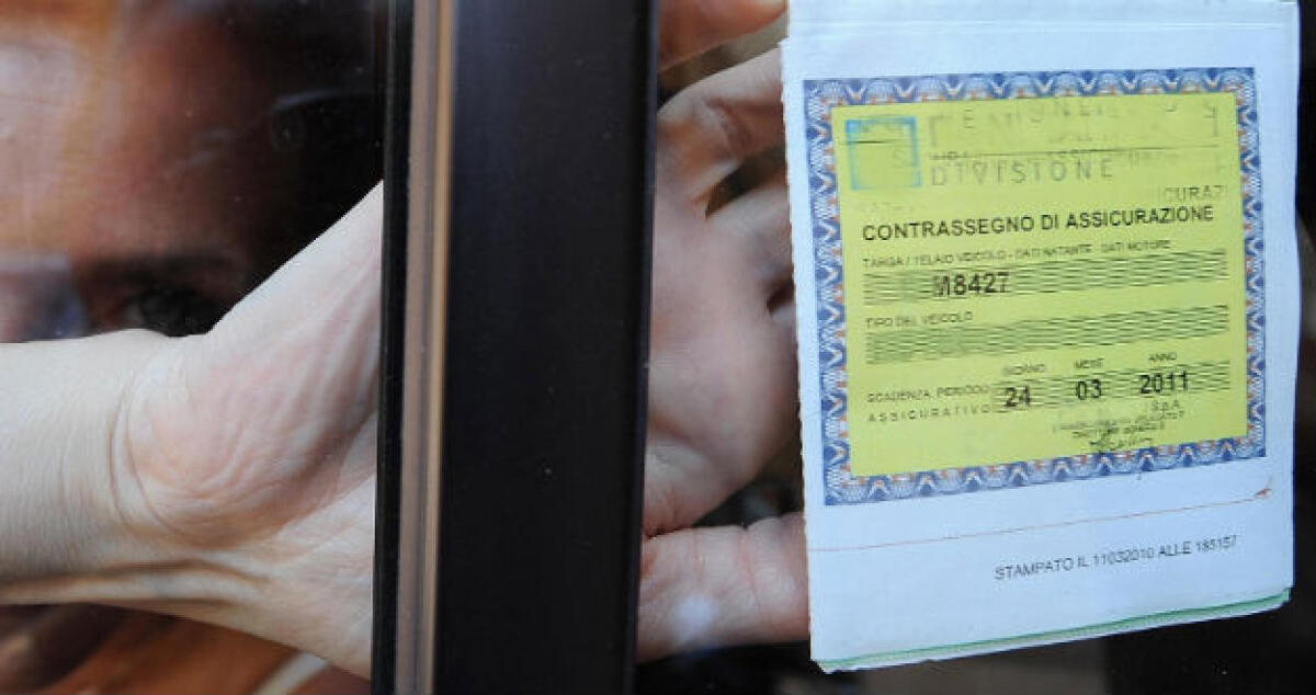 Pagavano per polizze inesistenti, 50 clienti truffati: processo per gli assicuratori - 