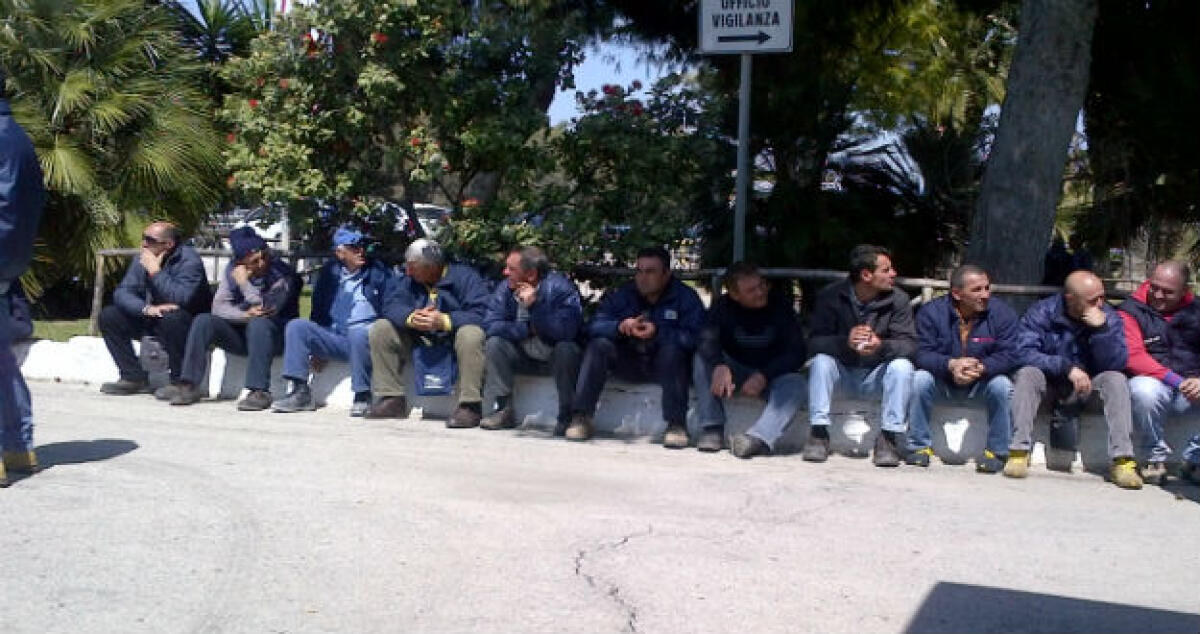 L'indotto della fabbrica Eni si ferma: operai Smim e Tucam in agitazione - 