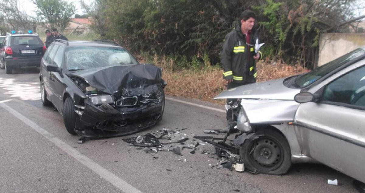 Scontro frontale tra auto a Borgo Manfria, coinvolta una donna incinta -