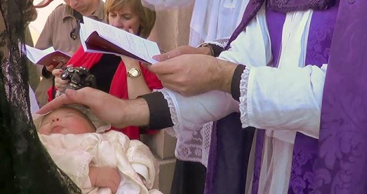 Rissa tra parenti alla festa di battesimo all'oratorio e poi al pronto soccorso -