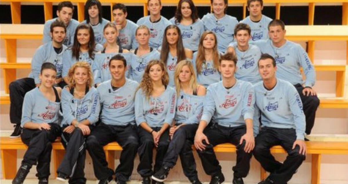 "Amici" sbarca in città, ultime ore prima della partita per Naomi VIDEO - 