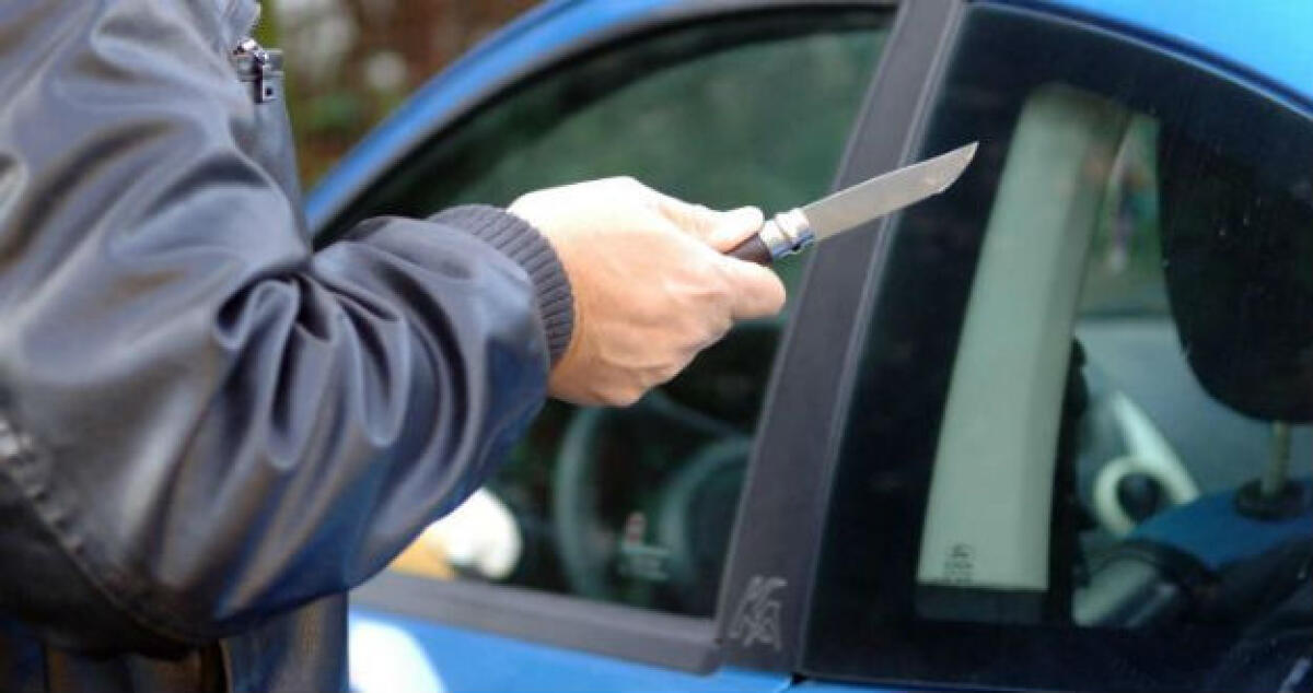 Ha aggredito la moglie con una lama, spuntano le immagini delle videocamere - 