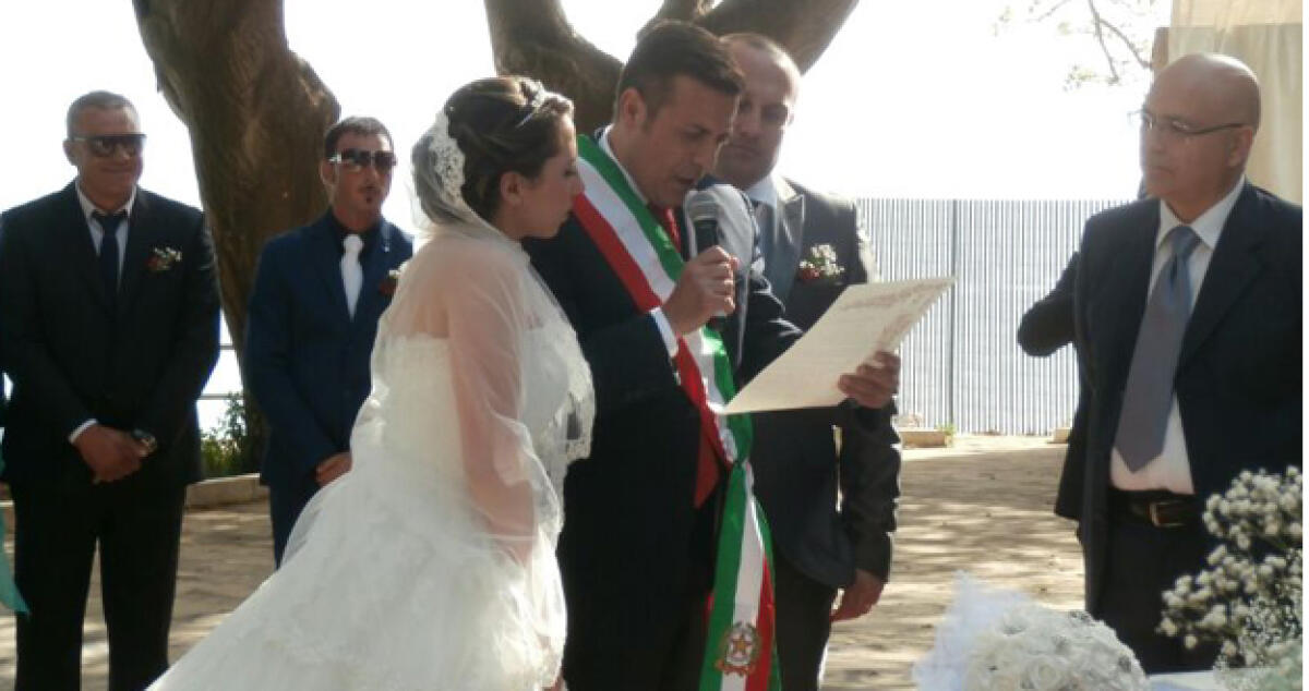 Il loro sì alla villa comunale, Emanuele e Antonella si giurano amore eterno - 