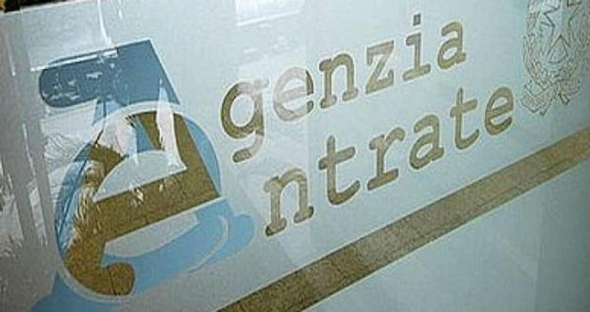 Truffa all'agenzia delle entrate, ex dipendente denunciato da un utente - 