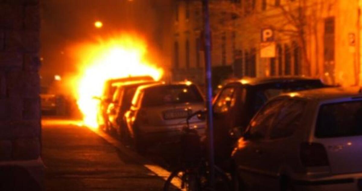 Fuoco e minacce, bruciarono l'auto di una ragazza che disse no alle avances - 