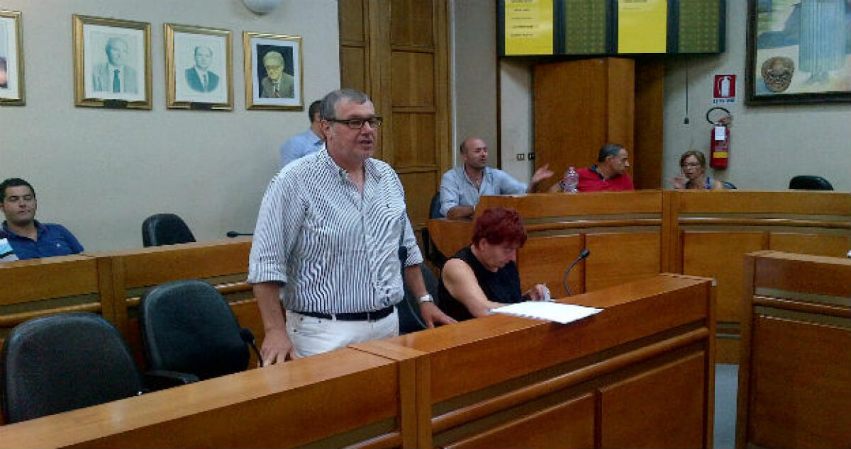 "Dov'è la giunta...e i dirigenti?", i consiglieri si ribellano in aula - 