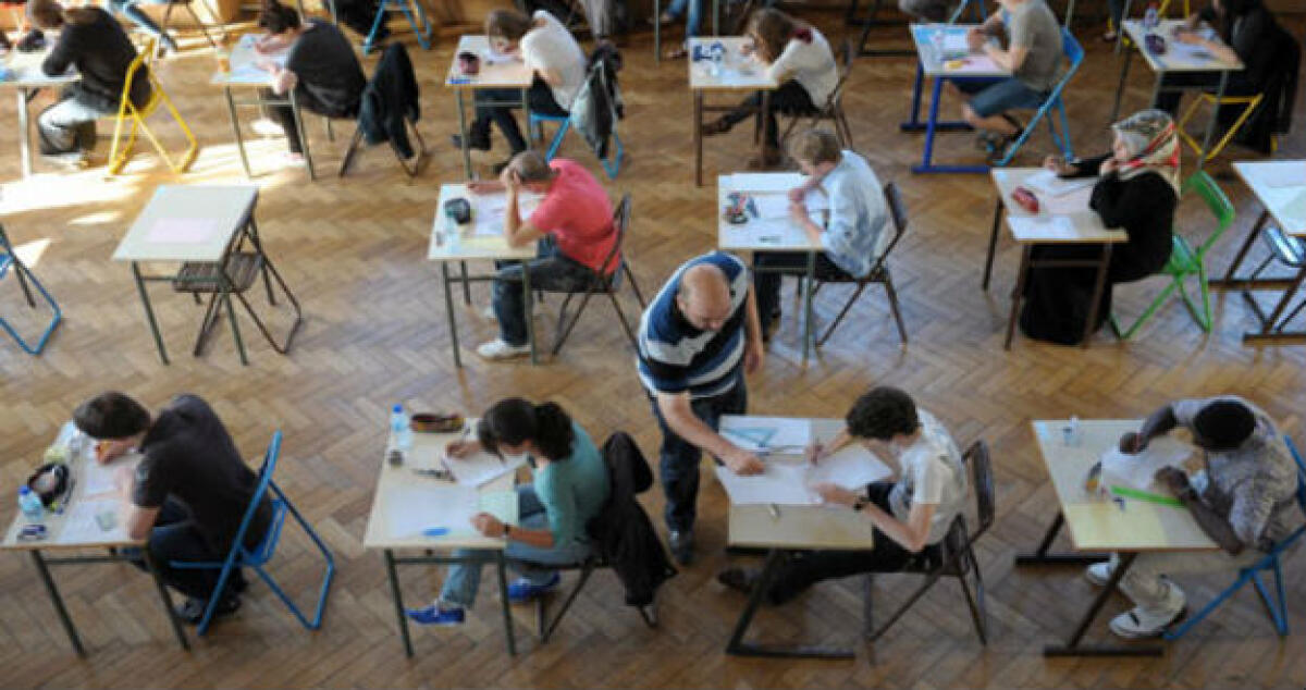 Schiaffo alla prof: "Mia figlia non è una violenta, andava tutelata di più" - 