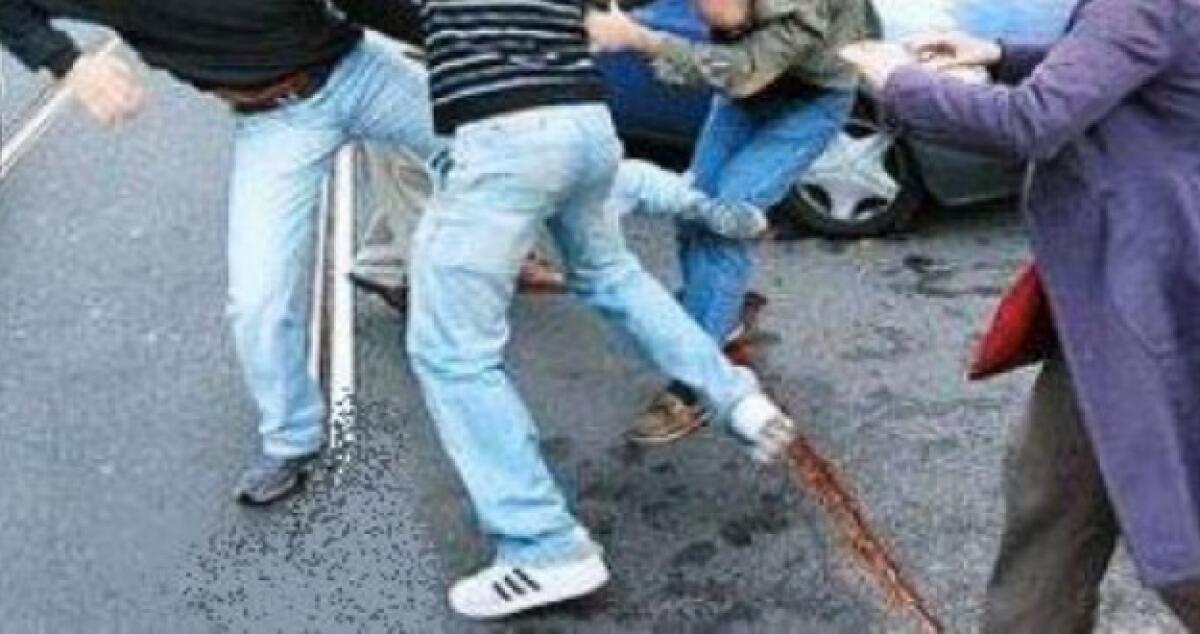 In quattro aggrediscono e picchiano un diciottenne: violenza a Settefarine - (foto archivio)