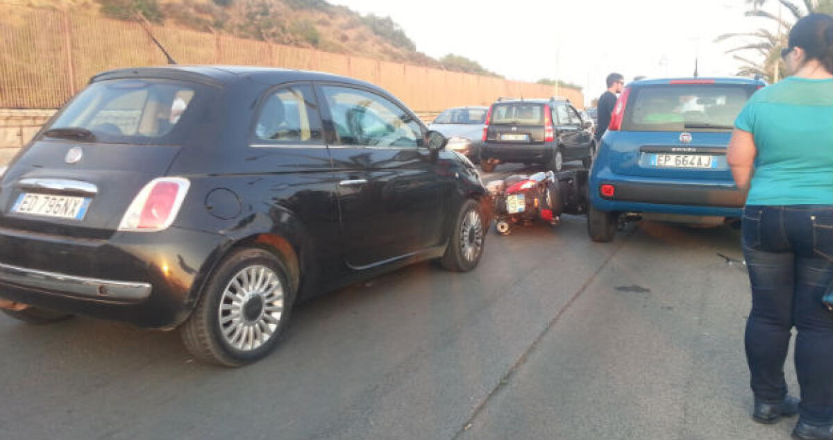 Doppio schianto in poche ore, maxi tamponamento sul lungomare - 