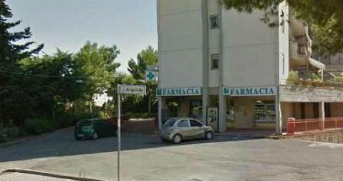 Rapina in farmacia, due giovani risarciscono il titolare: ok all'abbreviato - 