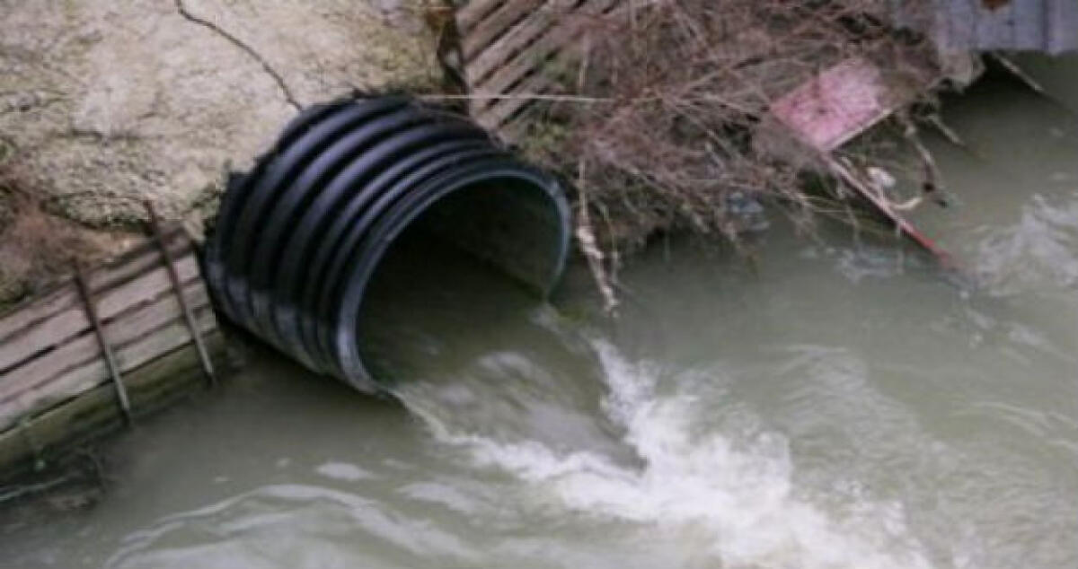 Reflui in mare e pochi controlli sulle emissioni, ombre sullo stabilimento Eni - 