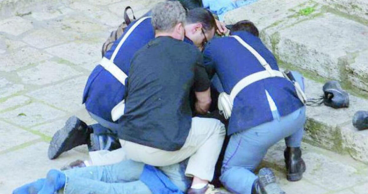 Violati i domiciliari? No, uscì solo per difendere il figlio aggredito dal branco - 