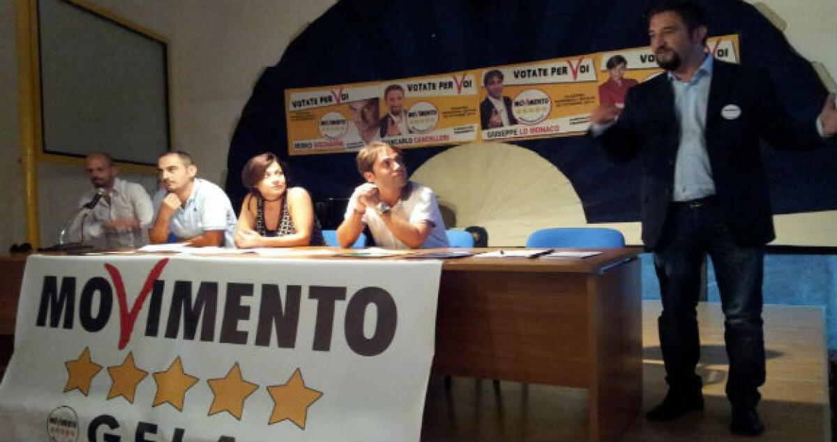 M5S in piazza: "Con gli operai e non insieme a chi ha mangiato grazie all'Eni" - 
