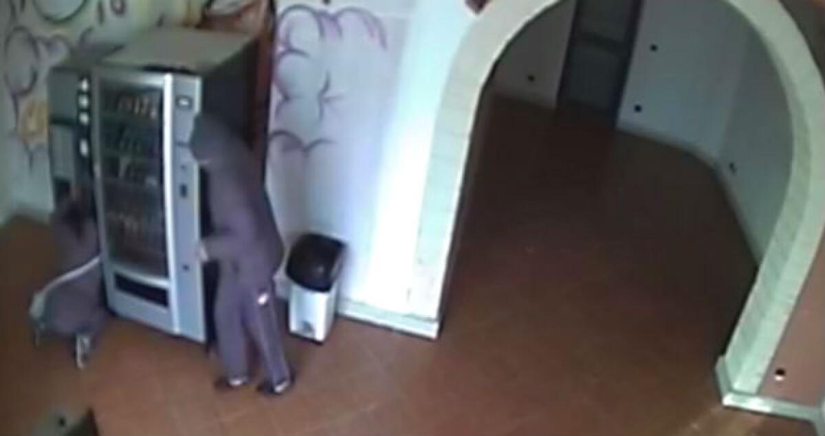 Ruba monete in un bar a Macchitella ma ci sono le telecamere: denunciato - Immagini repertorio