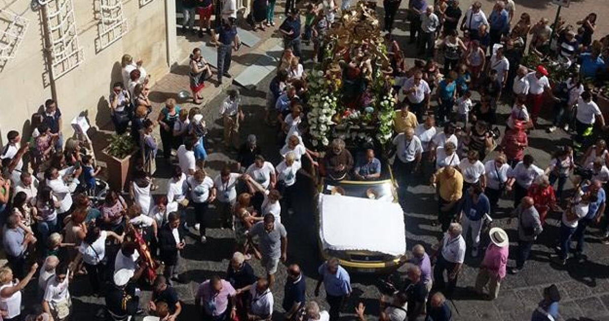 Migliaia di fedeli in strada per la venerazione della Madonna delle Grazie - 